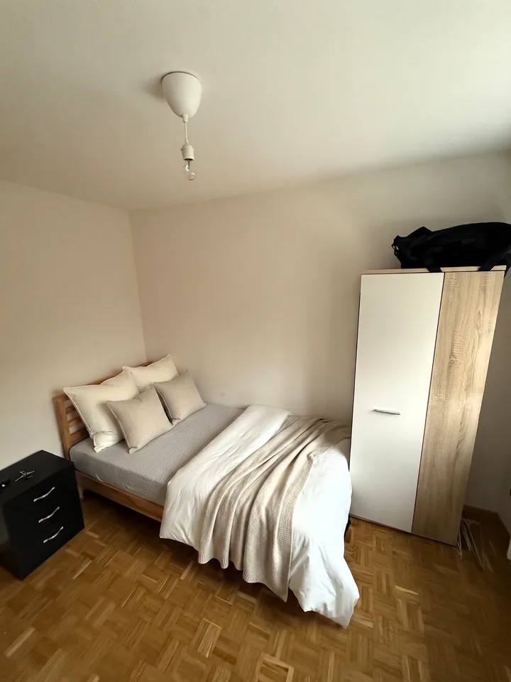 🌿 Furnished Room by the Limmat – Available Now!