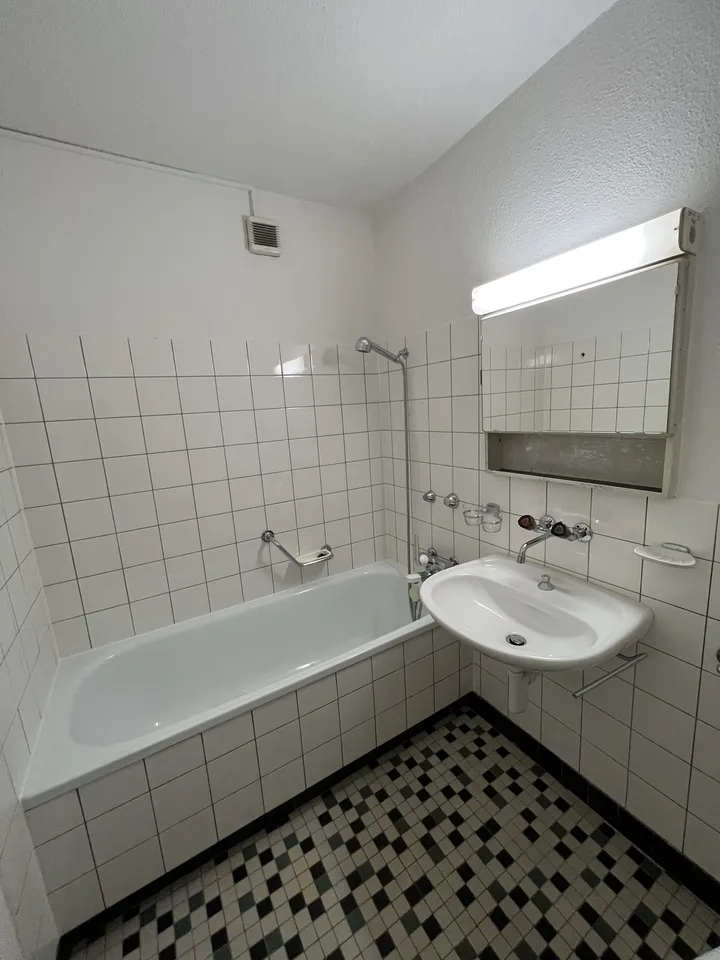 Grosse 4er WG mit grossem Balkon in Dübendorf zu vermieten!
