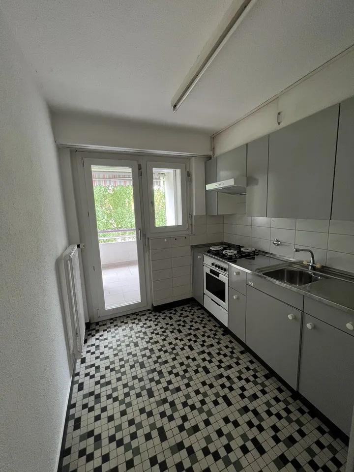 Grosse 4er WG mit grossem Balkon in Dübendorf zu vermieten!