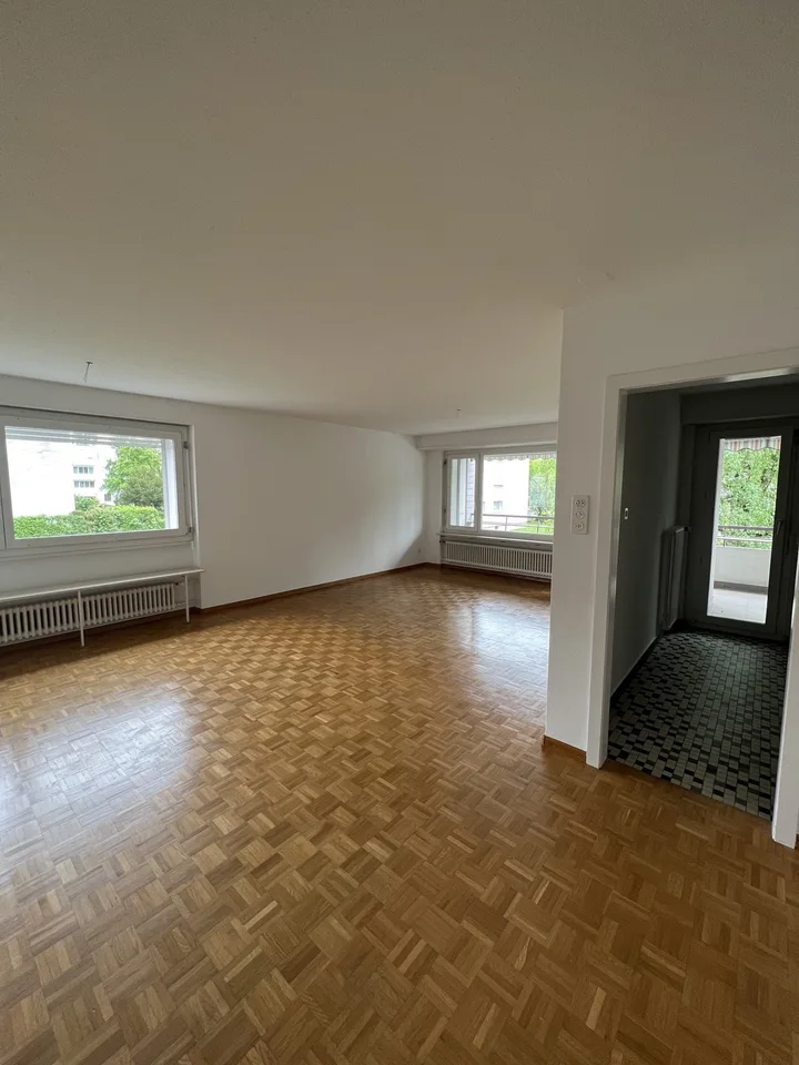 Grosse 4er WG mit grossem Balkon in Dübendorf zu vermieten!