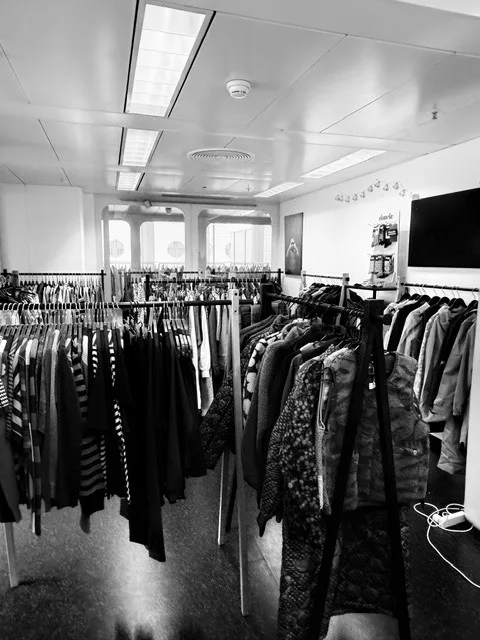 Gewerbe zum Vermieten. Können als Showroom oder andere Gewerbe benutz werden