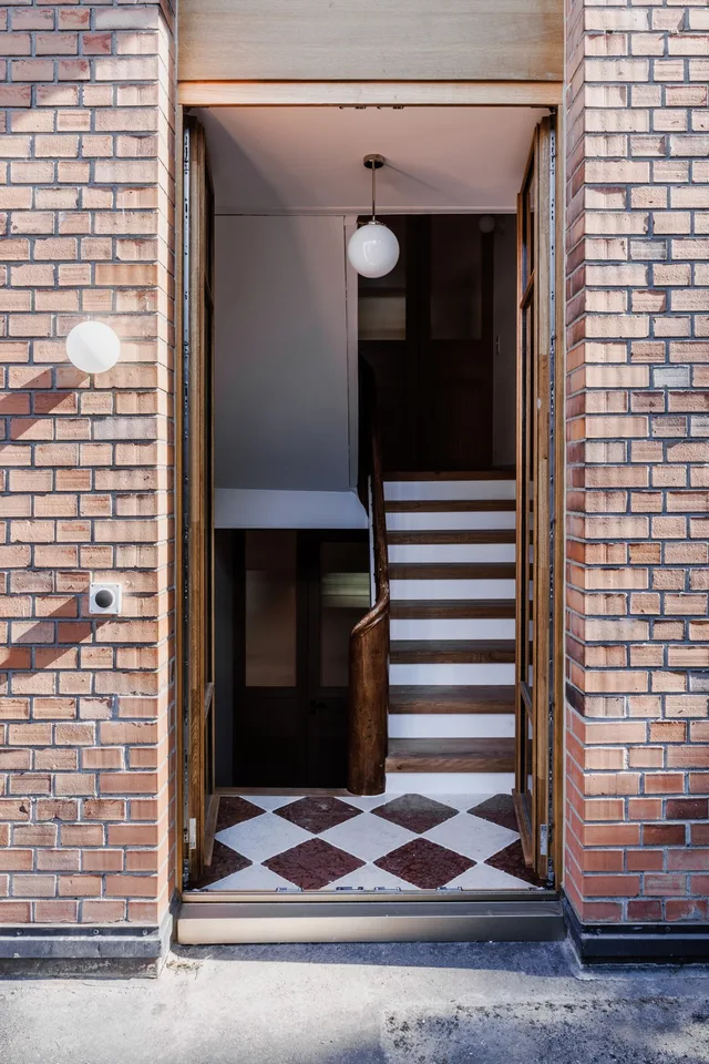 Wunderschöne, frisch sanierte Dachgeschosswohnung mit Seesicht in historischem Backsteinhaus
