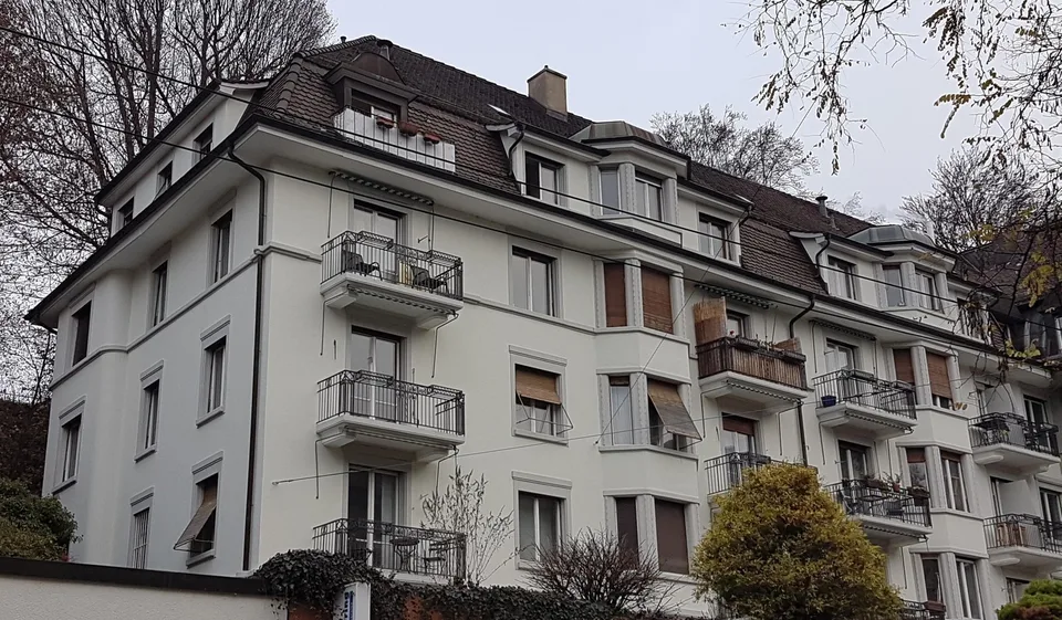 Frisch sanierte Wohnung in Altbauliegenschaft im Seefeld!