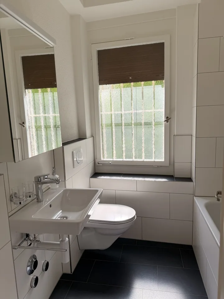 Frisch sanierte Wohnung in Altbauliegenschaft im Seefeld!
