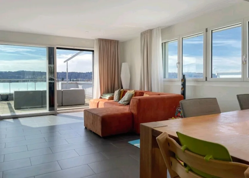Helle 4½-Zimmer-Maisonette-Attikawohnung mit 60m² Terrasse + Weitsicht