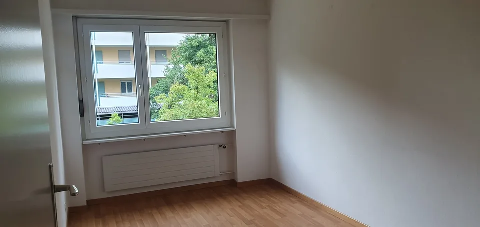 Befristet wohnen mit Blick ins Grüne in Spreitenbach!
