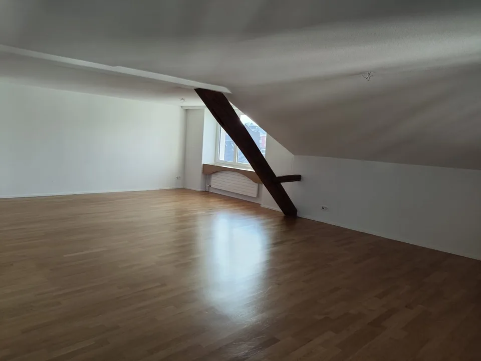 4.5-Zi-Dachwohnung mit eigenem Gartensitzplatz – Rothenburg