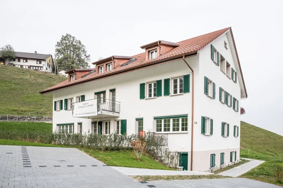 PARKPLÄTZE ZU VERMIETEN! - Bucheneggstrasse 14 in 8134 Adliswil