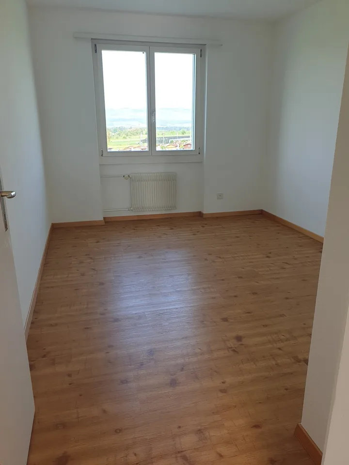 grosse sonnige 3.5 - Z-Wohnung mit Panoramasicht in die Berge