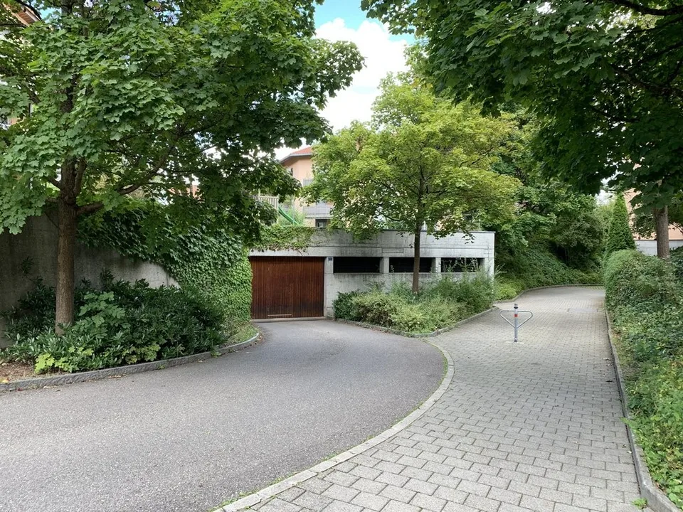 Einstellhallenplatz in Belp