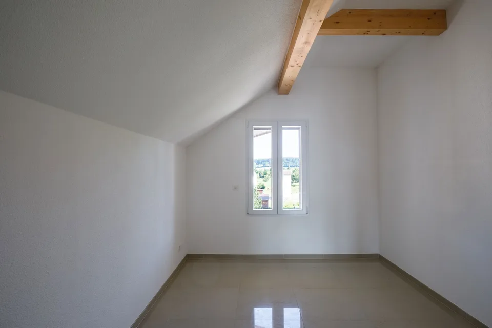 Helle & moderne 4.5-Zimmer-Dachwohnung mit Balkon in Thörigen
