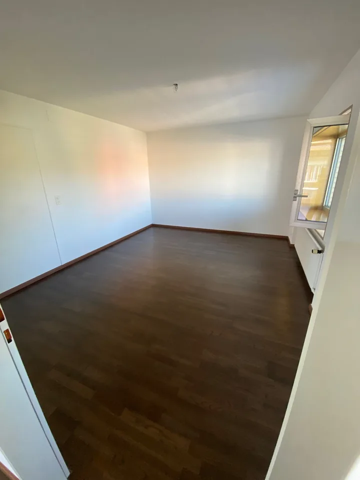 Funktionale top sanierte 2,5 Zimmerwohnung im DG eines 6-Familienhauses