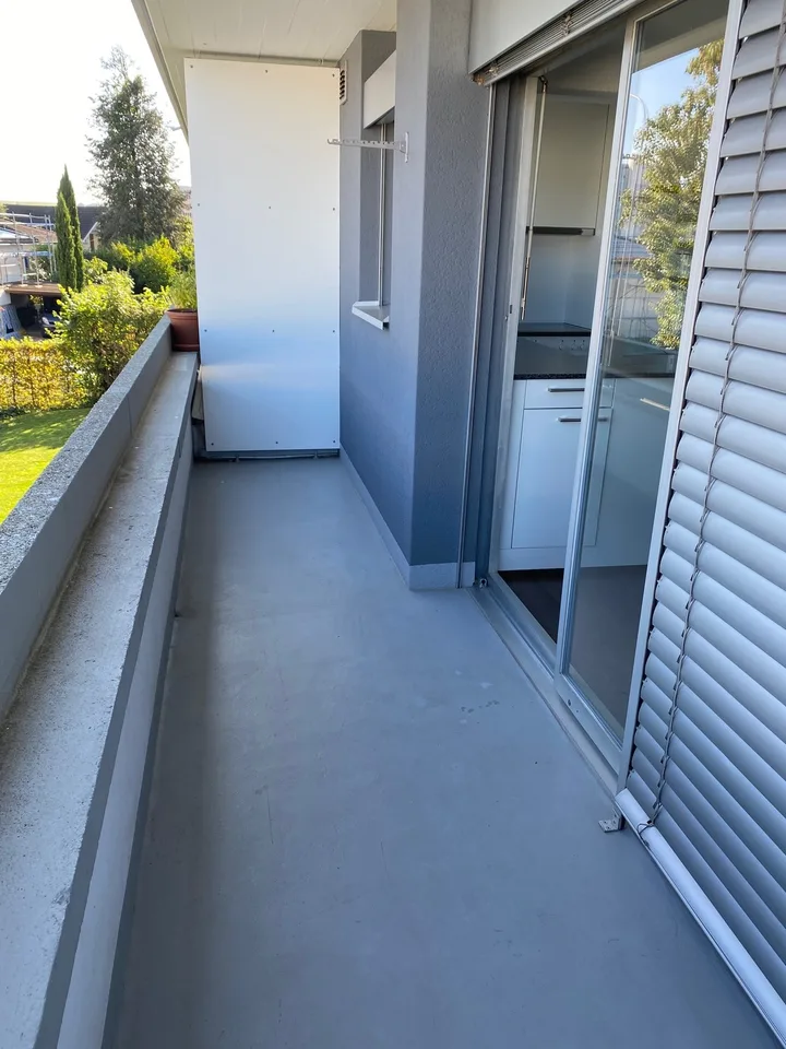 Funktionale top sanierte 2,5 Zimmerwohnung im DG eines 6-Familienhauses