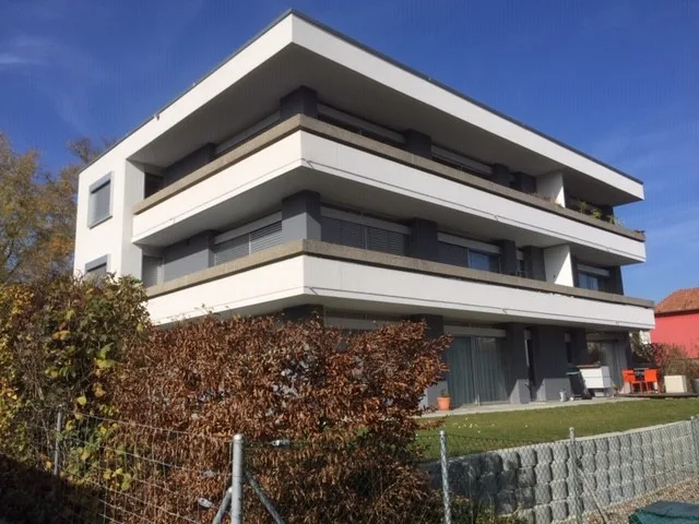 Funktionale top sanierte 2,5 Zimmerwohnung im DG eines 6-Familienhauses
