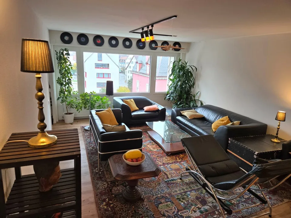 Social WG in newly renovated 141m² flat – 15min to HB / Limmat nearby