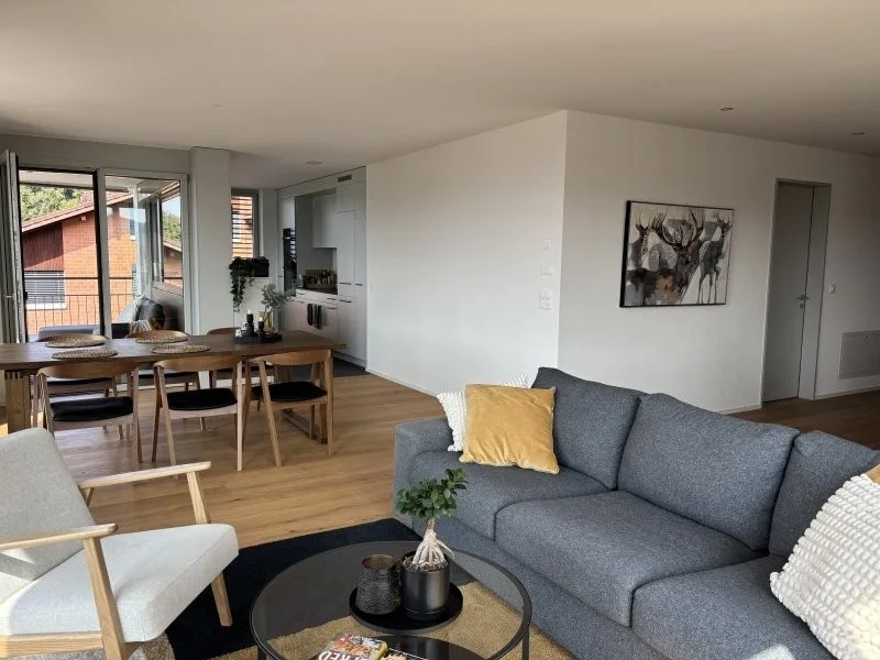 Wohngenuss auf höchstem Niveau  3.5-Zimmer-Wohnung mit fantastischer See- und Bergsicht