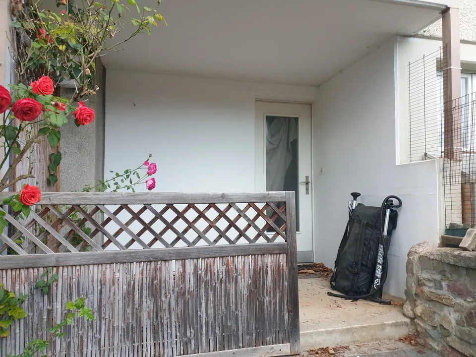 Studio mit Kochnische, Dusche und Aussensitzplatz