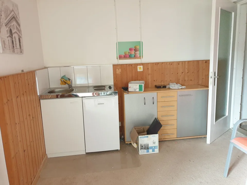 Studio mit Kochnische, Dusche und Aussensitzplatz