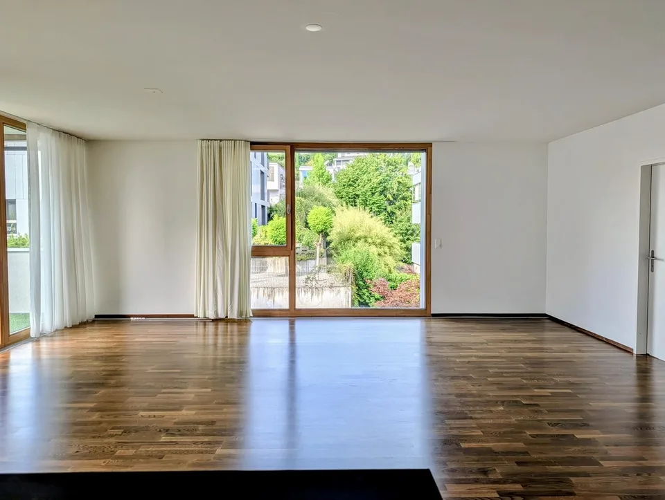 Helle 3.5-Zimmer mit Teil-Seesicht und Loftcharakter – ruhig und grosszügig am Zürichsee