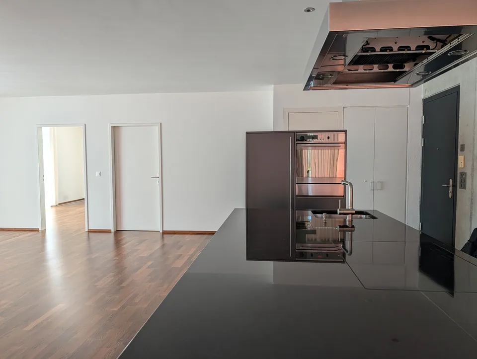 Helle 3.5-Zimmer mit Teil-Seesicht und Loftcharakter – ruhig und grosszügig am Zürichsee