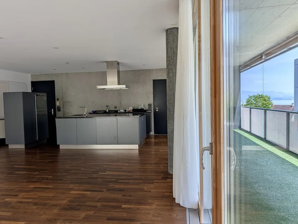 Helle 3.5-Zimmer mit Teil-Seesicht und Loftcharakter – ruhig und grosszügig am Zürichsee
