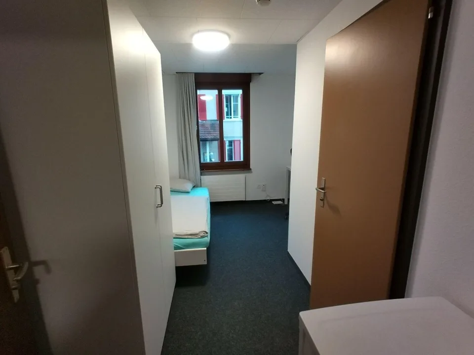 gemütliches möbliertes WG-Zimmer mit eigenem Bad (Zimmer 14)