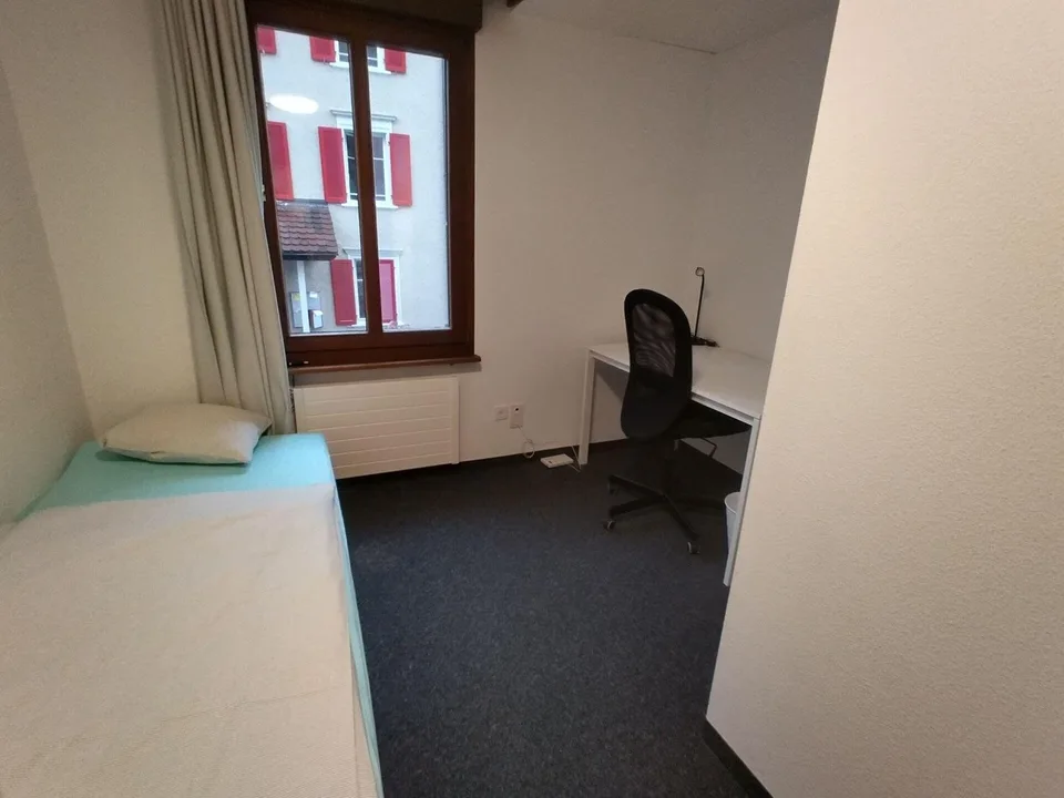 gemütliches möbliertes WG-Zimmer mit eigenem Bad (Zimmer 14)