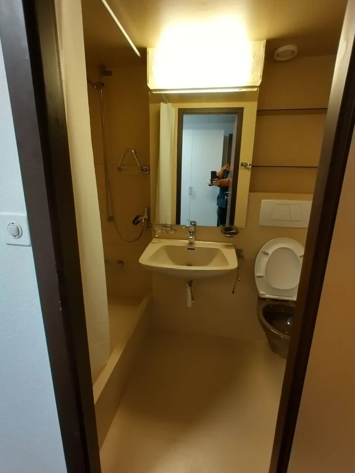 gemütliches möbliertes WG-Zimmer mit eigenem Bad (Zimmer 14)