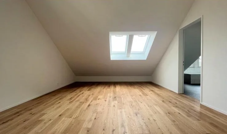 Moderne 4.5-Zimmer-Wohnung in Altbau!