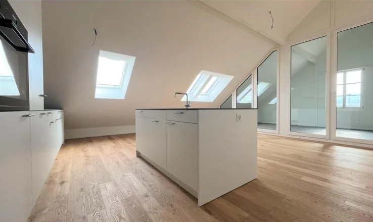 Moderne 4.5-Zimmer-Wohnung in Altbau!