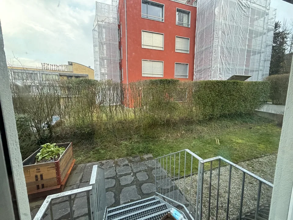 Room for rent in beautiful apartment with garden