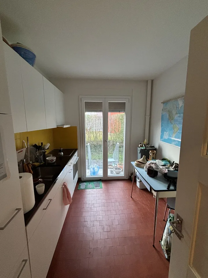 Room for rent in beautiful apartment with garden