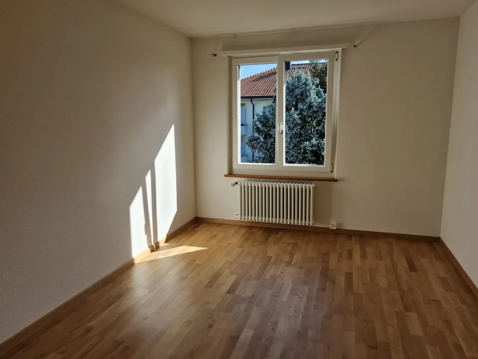 3.5-Zimmer Wohnung in gepflegter Altliegenschaft (1. OG, 76m2, Renovation 2022)