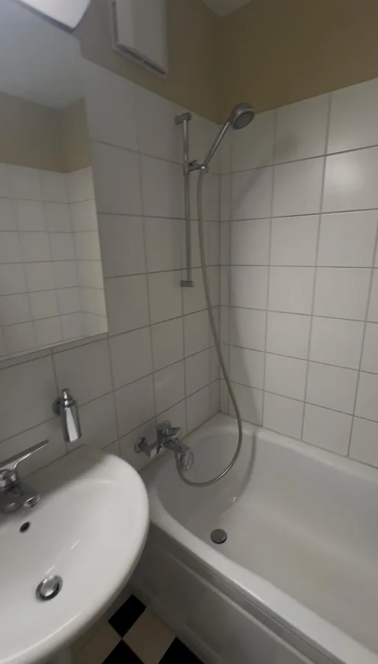 Fully furnished room in Zurich city (Kreis 10) with all bills included + cleaning