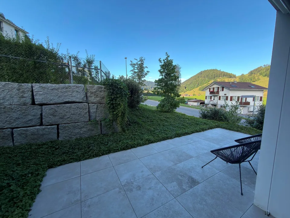 Moderne 3.5-Zimmer-Gartenwohnung mit Bürgenstock- und Talsicht ( 15-20 mins von Luzern)