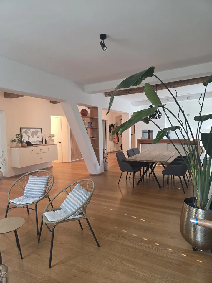 Möblierte 3.5-Zimmer-Wohnung mit Garten in zentraler Lage in Lenzburg - befristet zur Untermiete