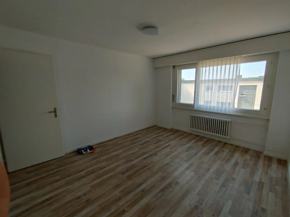Schöne 2.5 Zimmer Wohnung in Waldnähe
