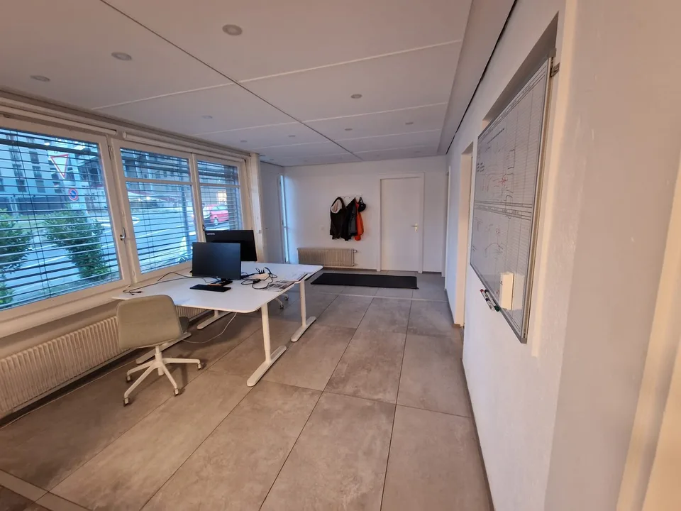 Show room ou bureaux dans une zone d'activités