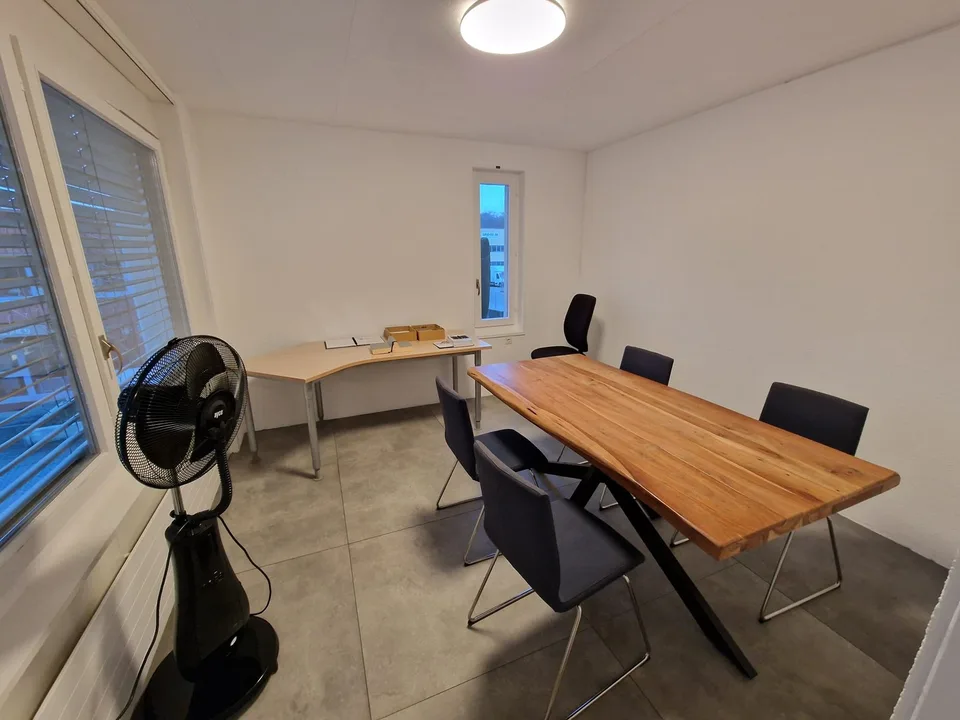 Show room ou bureaux dans une zone d'activités