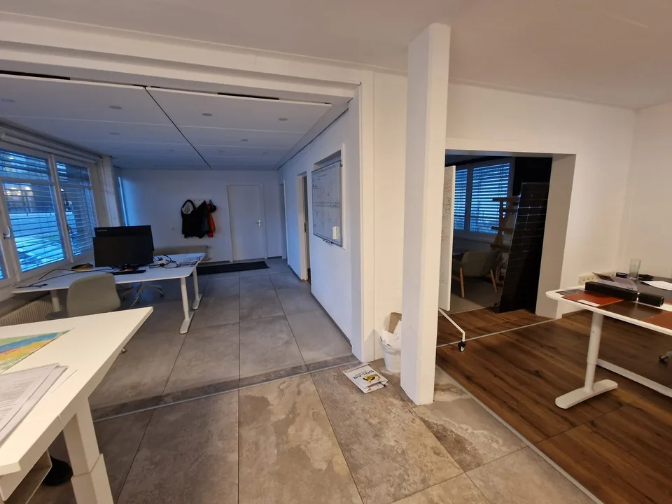 Show room ou bureaux dans une zone d'activités