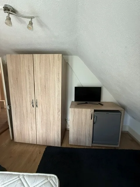 Möbliertes Zimmer in 3-Zimmerwohnung (Wohngemeinschaft) im 2. OG zu vermieten