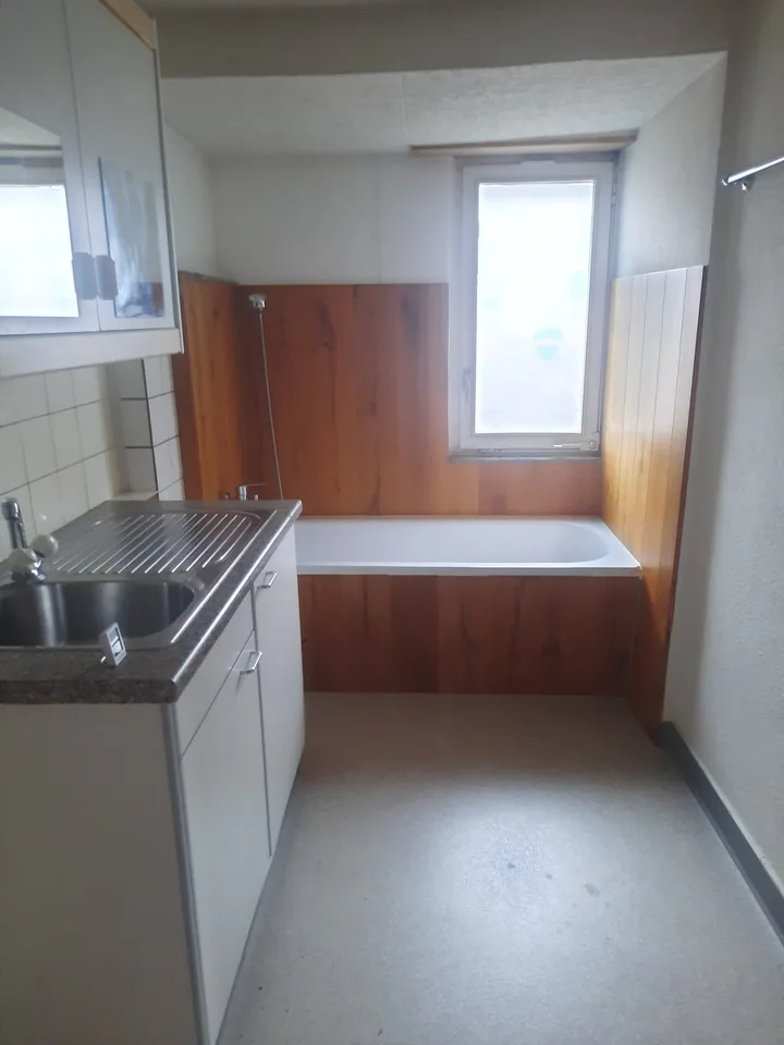 Zu Vermieten 3 Zi-Wohnung