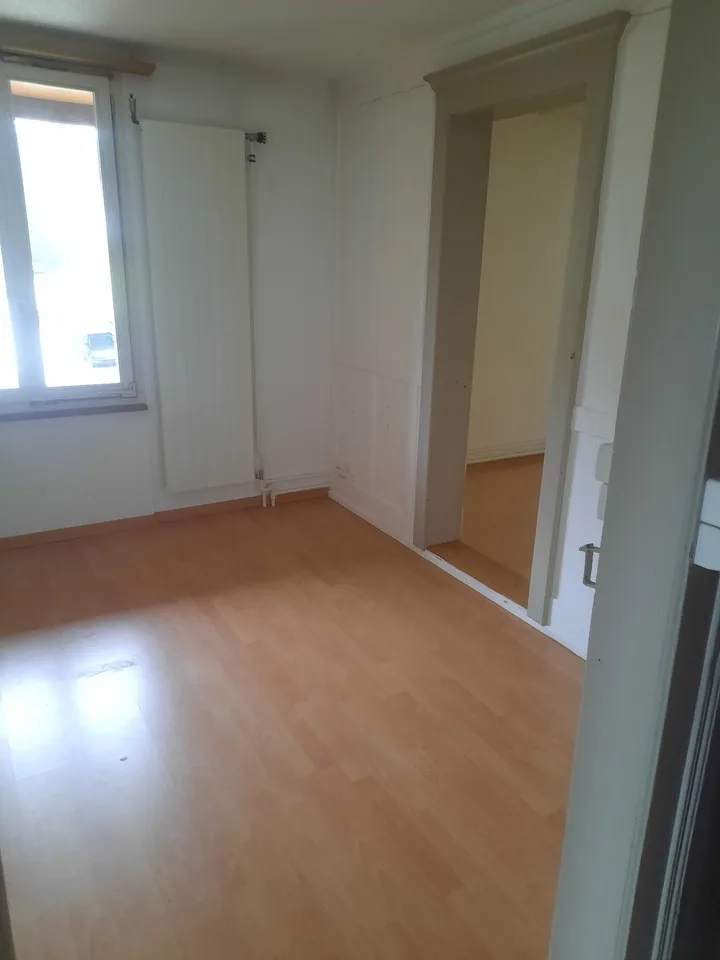 Zu Vermieten 3 Zi-Wohnung