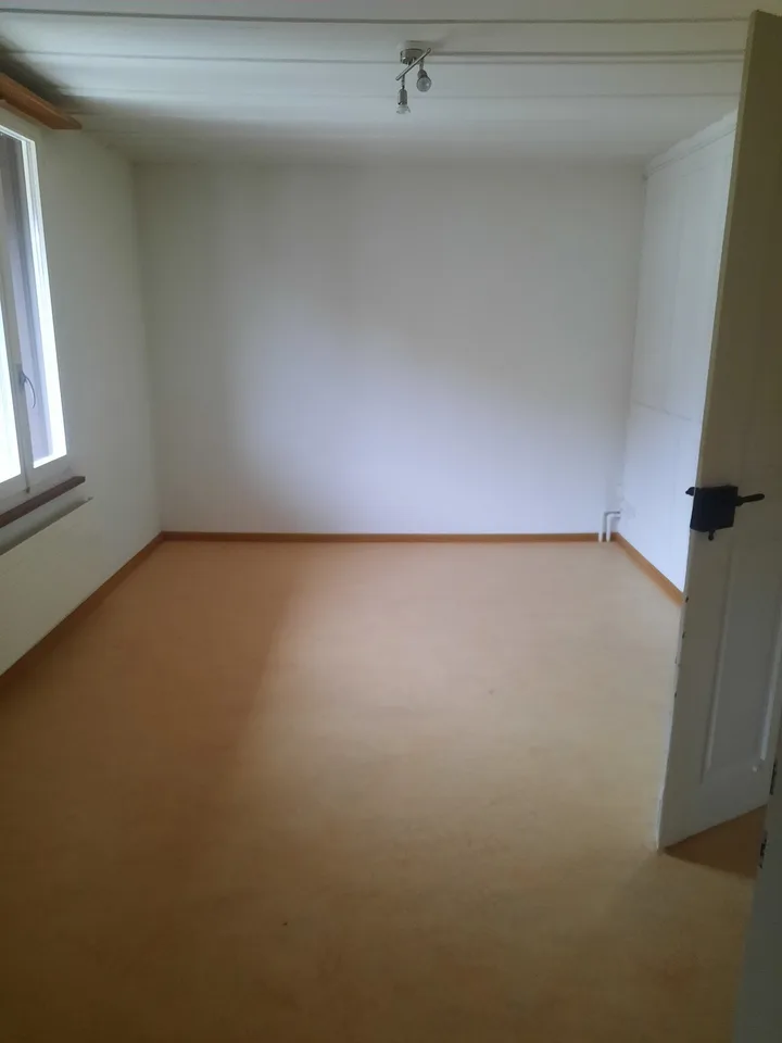 Zu Vermieten 3 Zi-Wohnung