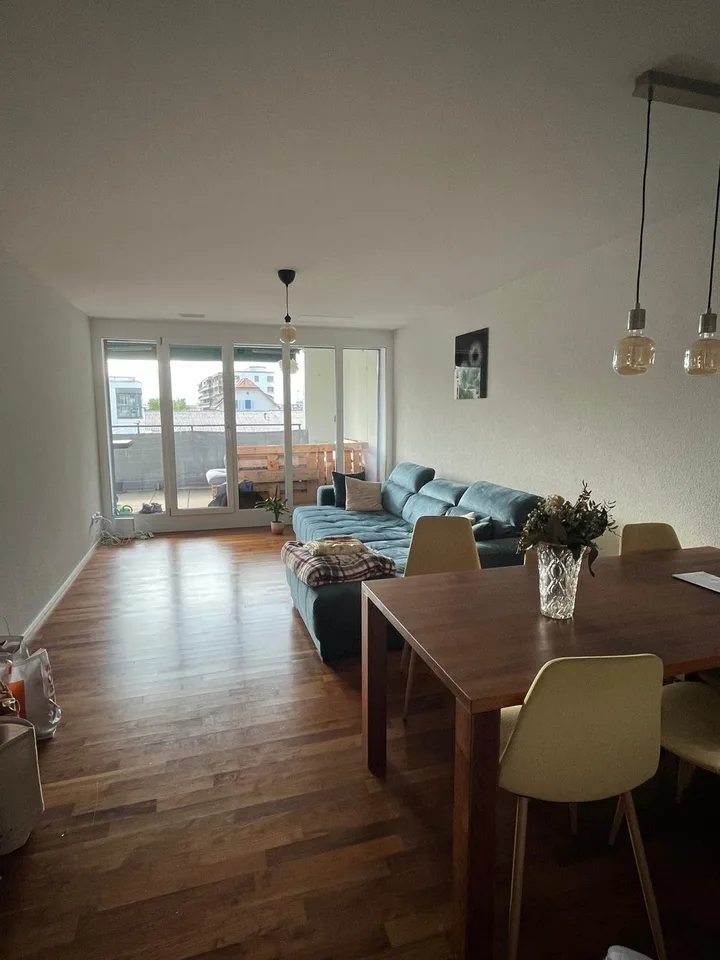 Moderne 3.5-Zimmer-Wohnung mit grossem Balkon & Garagenparkplatz in Chur
