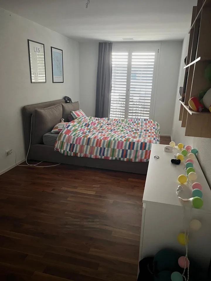 Moderne 3.5-Zimmer-Wohnung mit grossem Balkon & Garagenparkplatz in Chur