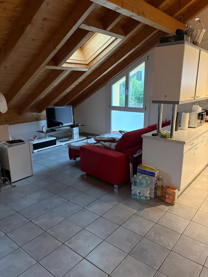 Charmante 2.5-Zimmer-Dachwohnung mit Balkon in Azmoos