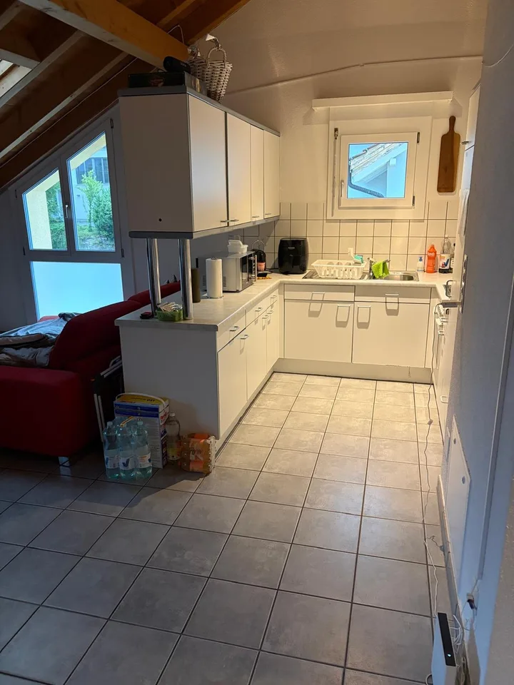 Charmante 2.5-Zimmer-Dachwohnung mit Balkon in Azmoos