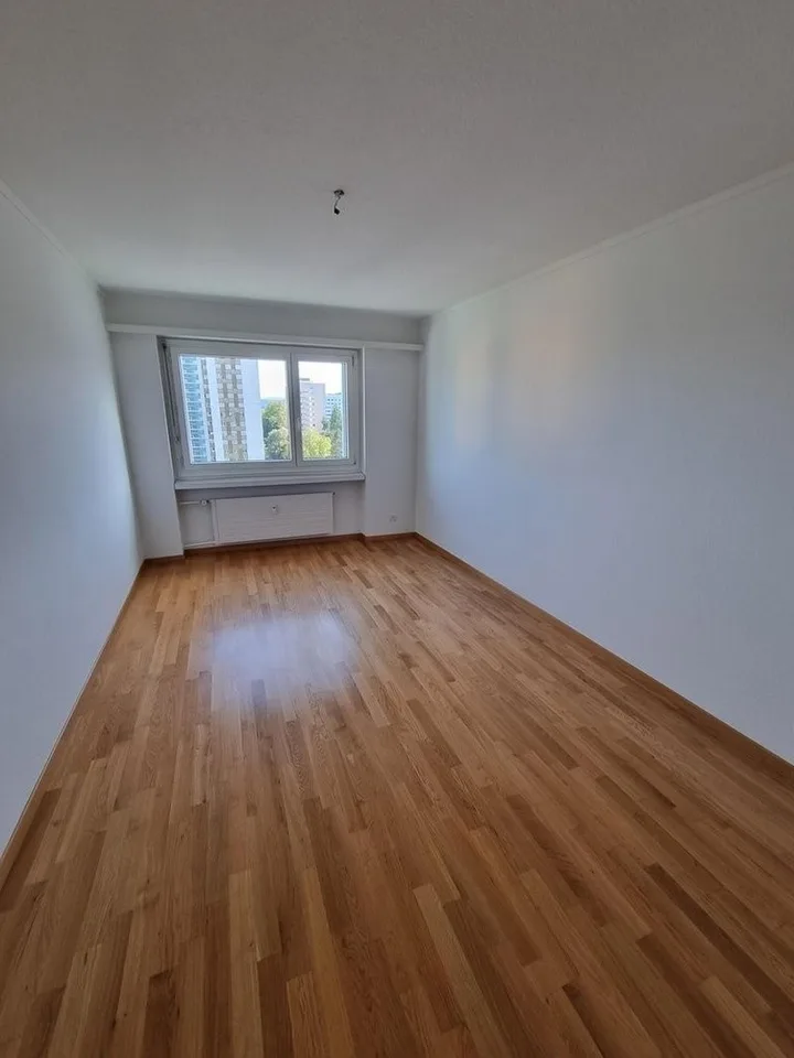 Helle 2,5 Zimmer im 9. Stock