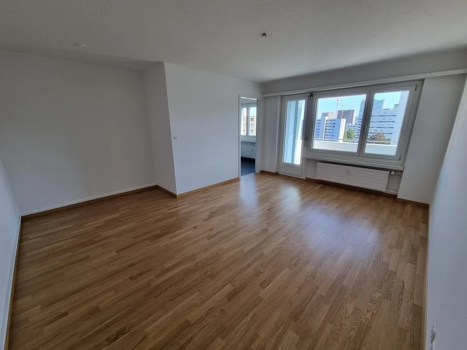 Helle 2,5 Zimmer im 9. Stock